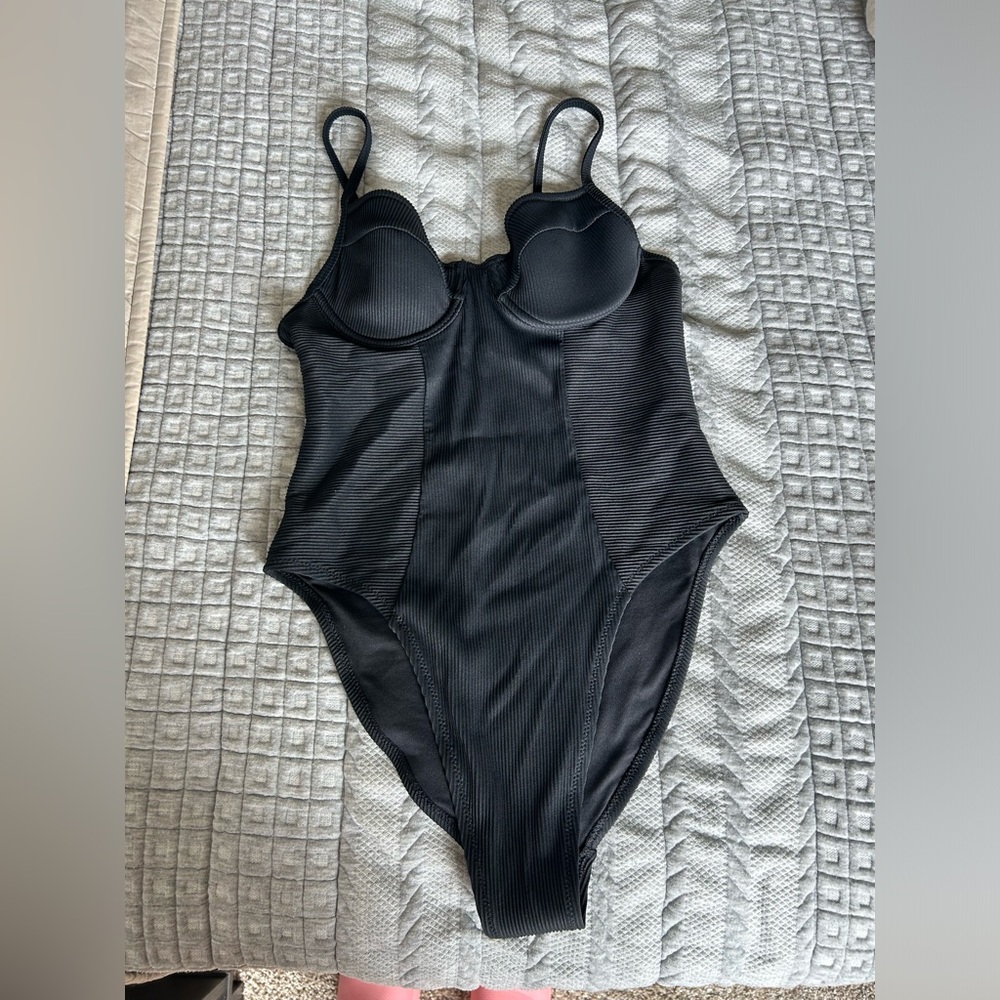 One-Piece Black Swimsuit - Old Navy XS Petite